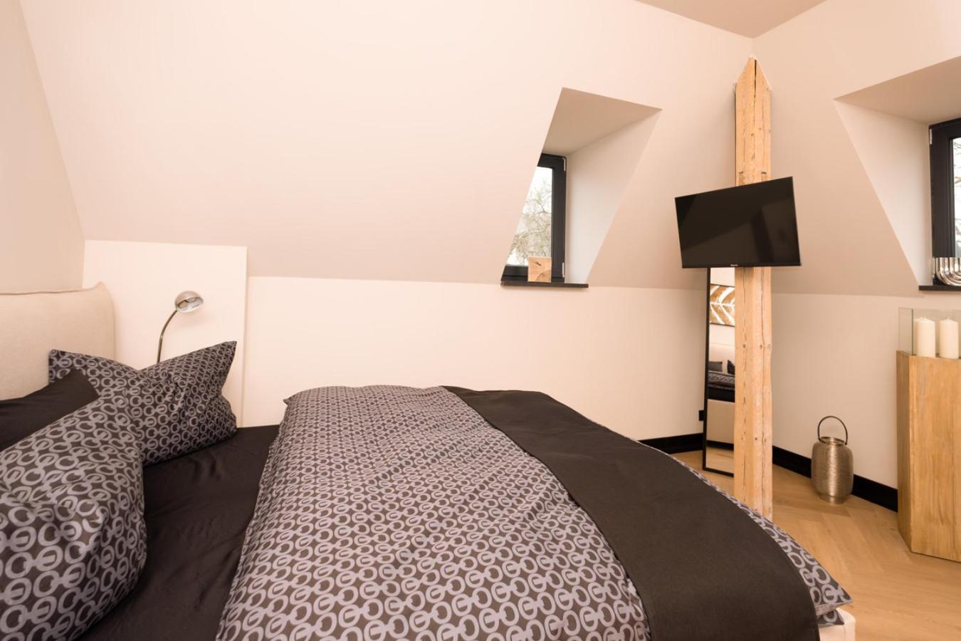 * Stadtvilla Plauen * * Aussergewoehnlich * 2 Zimmerwohnung * Zentrumsnah ภายนอก รูปภาพ