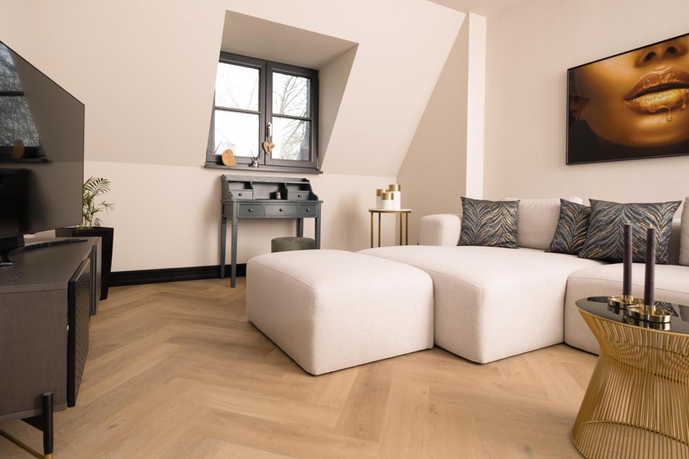 * Stadtvilla Plauen * * Aussergewoehnlich * 2 Zimmerwohnung * Zentrumsnah ภายนอก รูปภาพ