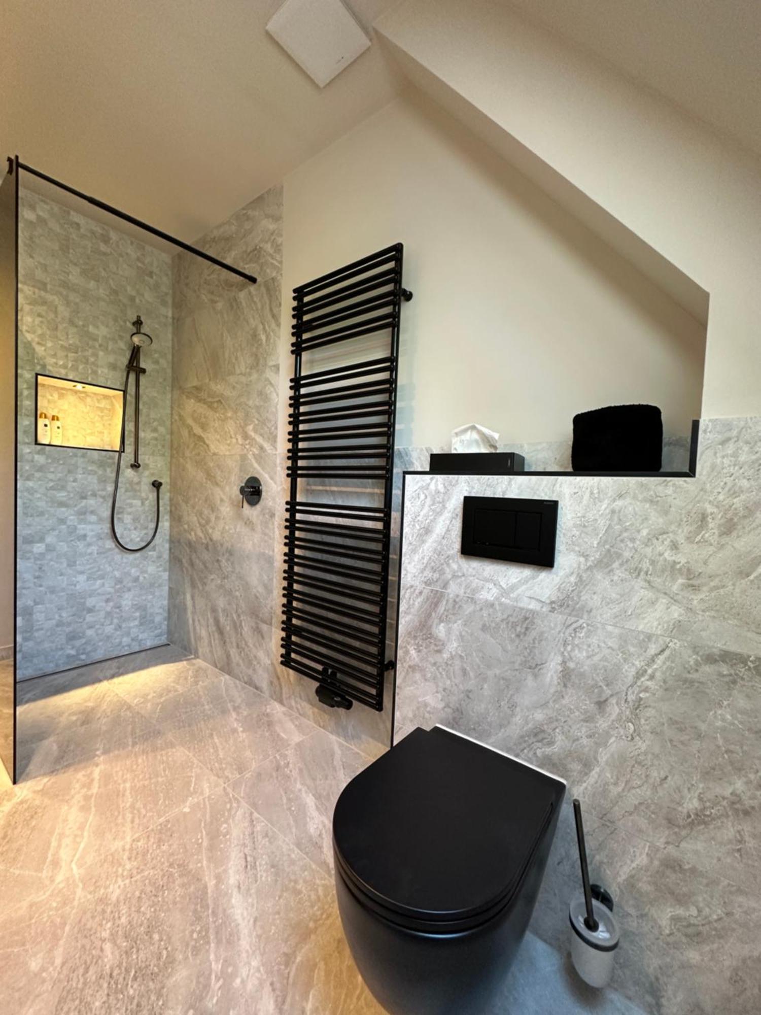* Stadtvilla Plauen * * Aussergewoehnlich * 2 Zimmerwohnung * Zentrumsnah ภายนอก รูปภาพ